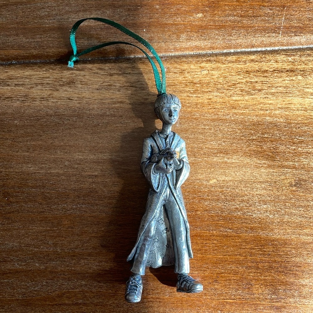 Hallmark Keepsake 2001 Harry Potter - Ron Weasley and Scabbers Pewter Ornament